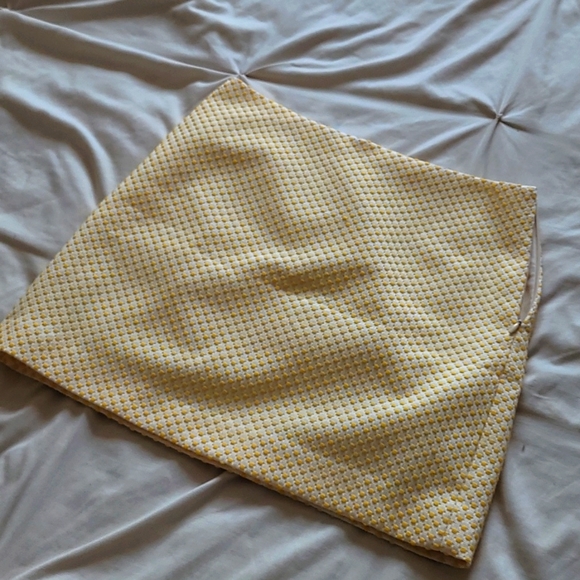 Club Monaco yellow mini skirt - Picture 2 of 7